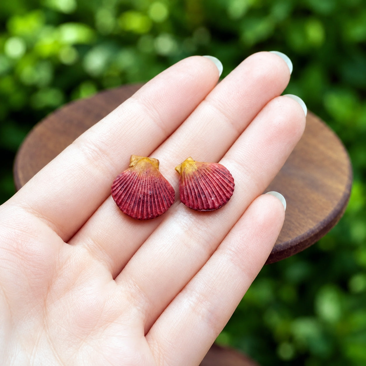 Miniature Scallops - Hand-Sculpted 1:6 Scale Scallops in the Shell with Ribbed Texture, Realistic Seafood Dollhouse Food for Blythe & Barbie Kitchen Dioramas, Resin Jewelry & Polymer Clay Food