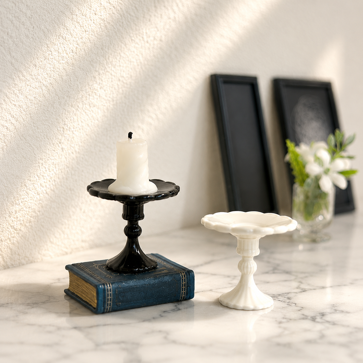 FDMINI Mini Footed Cake Stand – 2 Colors Miniature Pedestal Dessert & Fruit Tray for 1:6 Dollhouse, BJD & Blythe Scenes