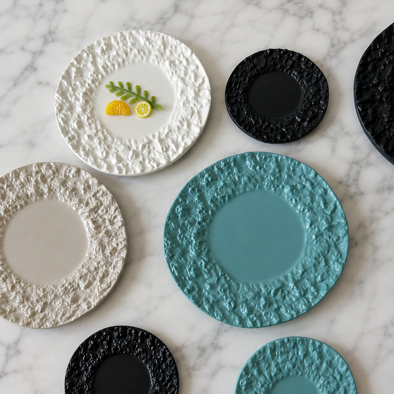 FDMINI Mini Round Stone-Texture Plates – 4 Colors × 3 Sizes Miniature Steak Plate & Charger for 1:6 Dollhouse, BJD & Blythe Scenes