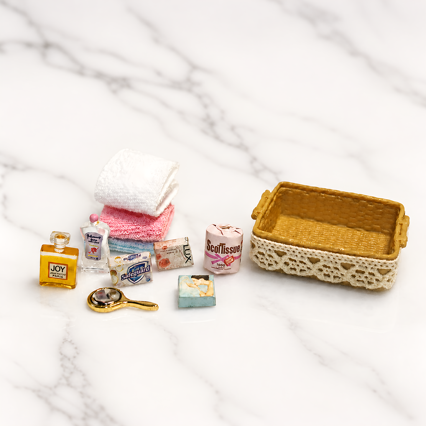 FDMINI Mini Bathroom Accessory Basket – 2 Styles Miniature Toiletries & Vanity Set with Lace Basket for 1:12 Scale Dollhouse & Roombox