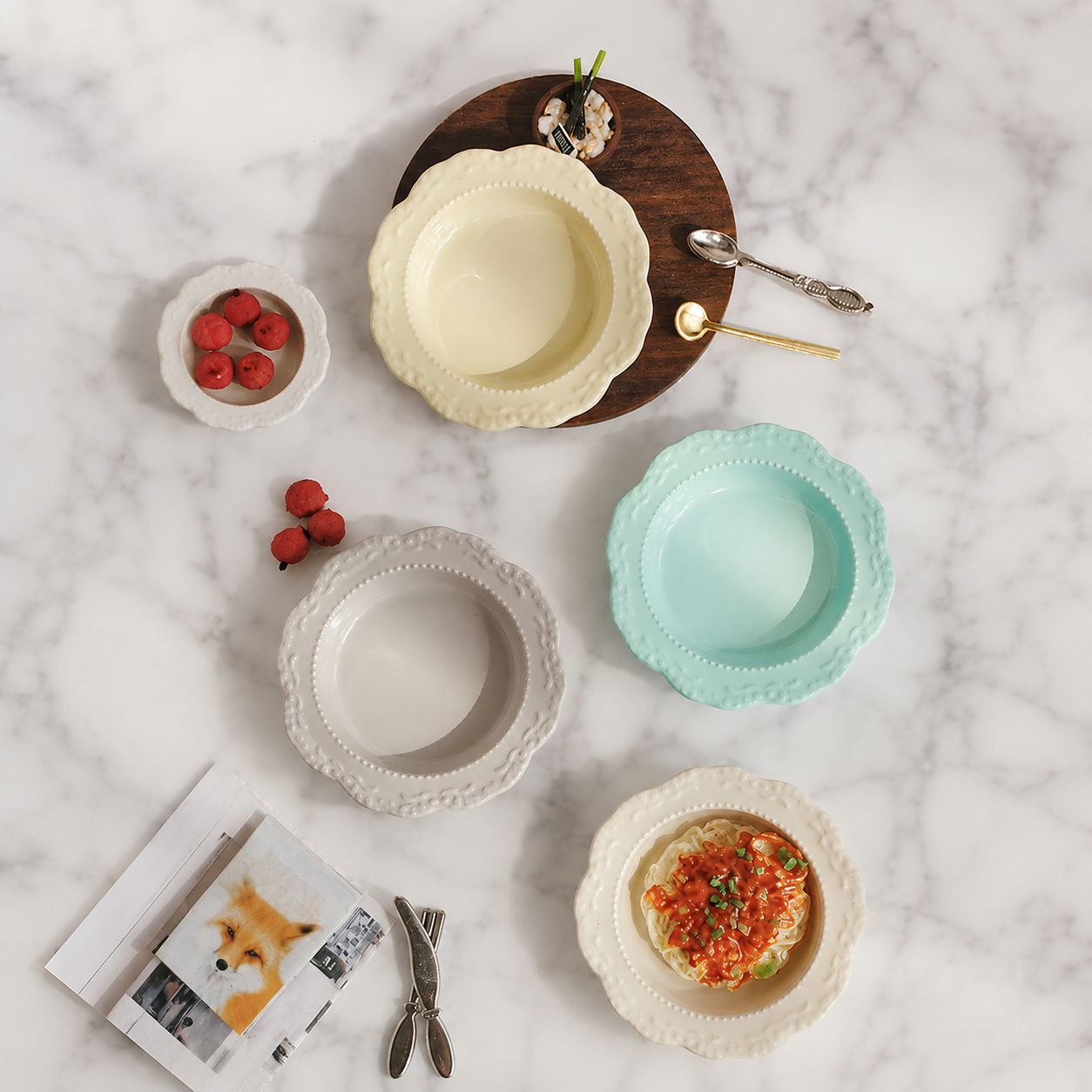 FDMINI Mini Lace-Edge Dishes – 4 Colors × 3 Sizes French Embossed Miniature Dessert Bowls for 1:12 Dollhouse & Roombox