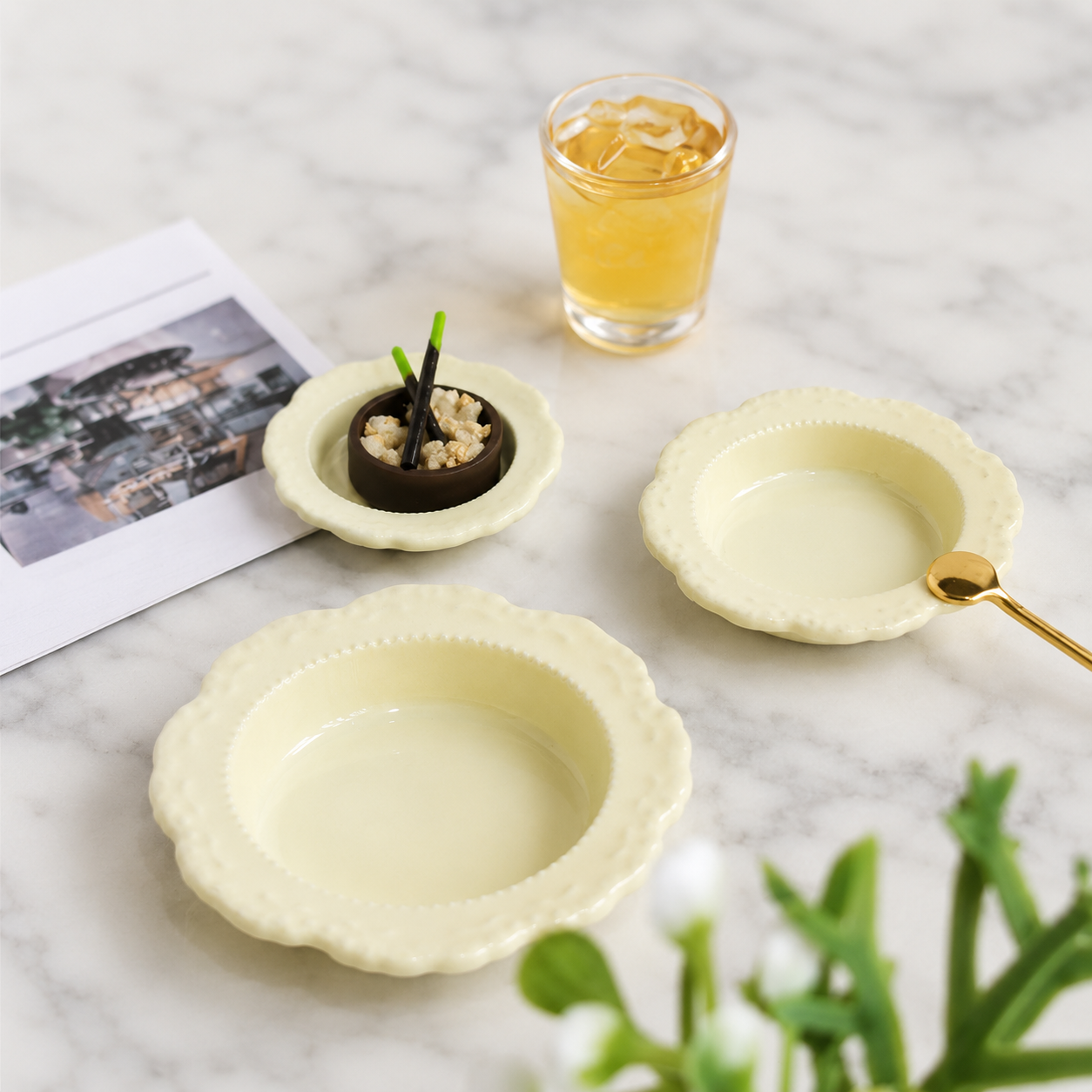 FDMINI Mini Lace-Edge Dishes – 4 Colors × 3 Sizes French Embossed Miniature Dessert Bowls for 1:12 Dollhouse & Roombox