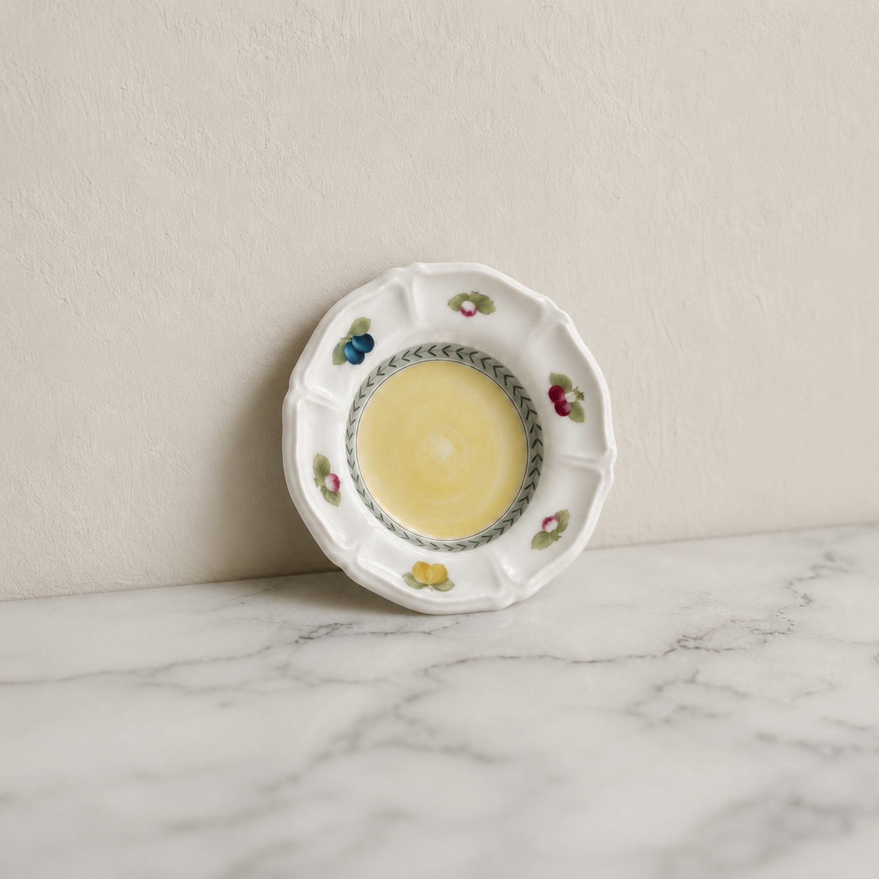 FDMINI Mini Ceramic Plates – 6 Coastal Shell & Embossed Floral Designs Miniature Dish Props for 1:6 Scale Dollhouse, BJD & Blythe Scenes