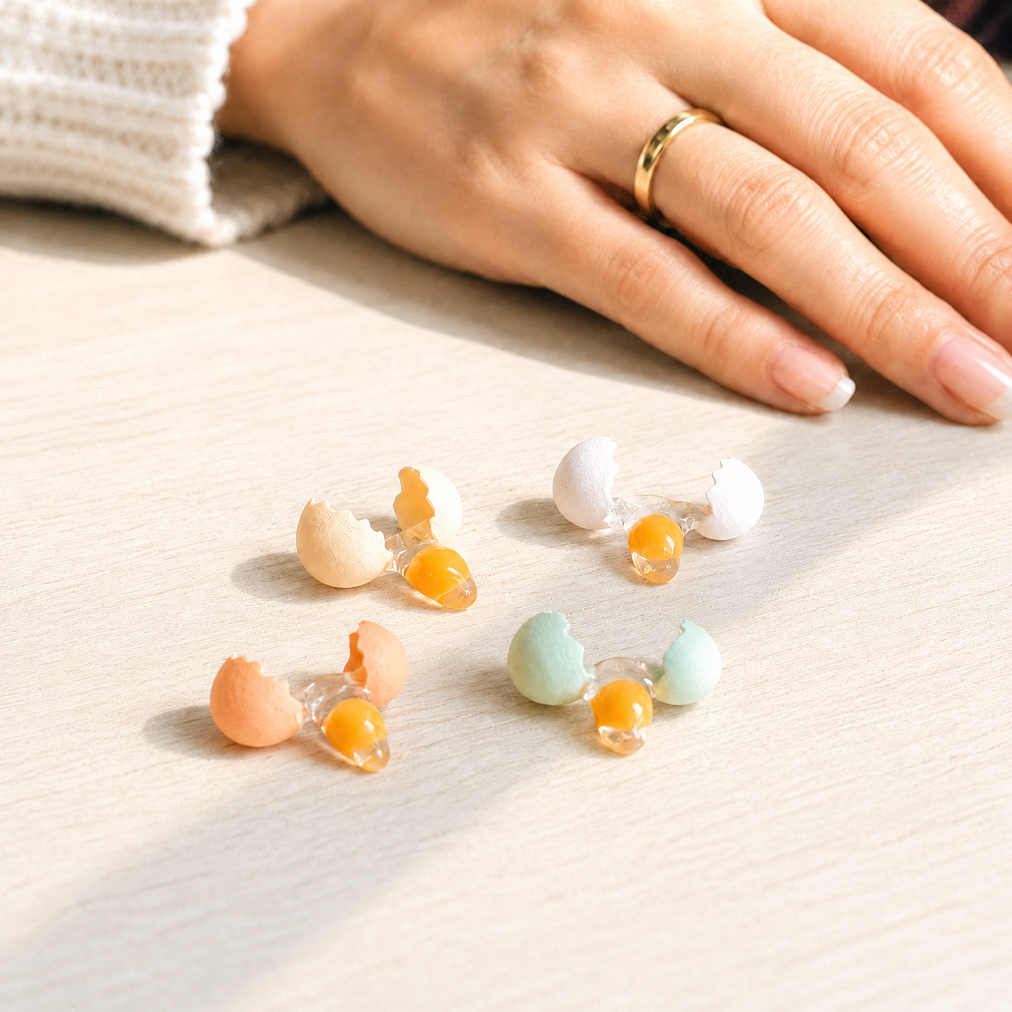 FDMINI Mini Cracked Eggs – 4 Shell Colors Realistic Miniature Broken Egg Food Props for 1:6 Scale Dollhouse Kitchen, BJD & Blythe Scenes