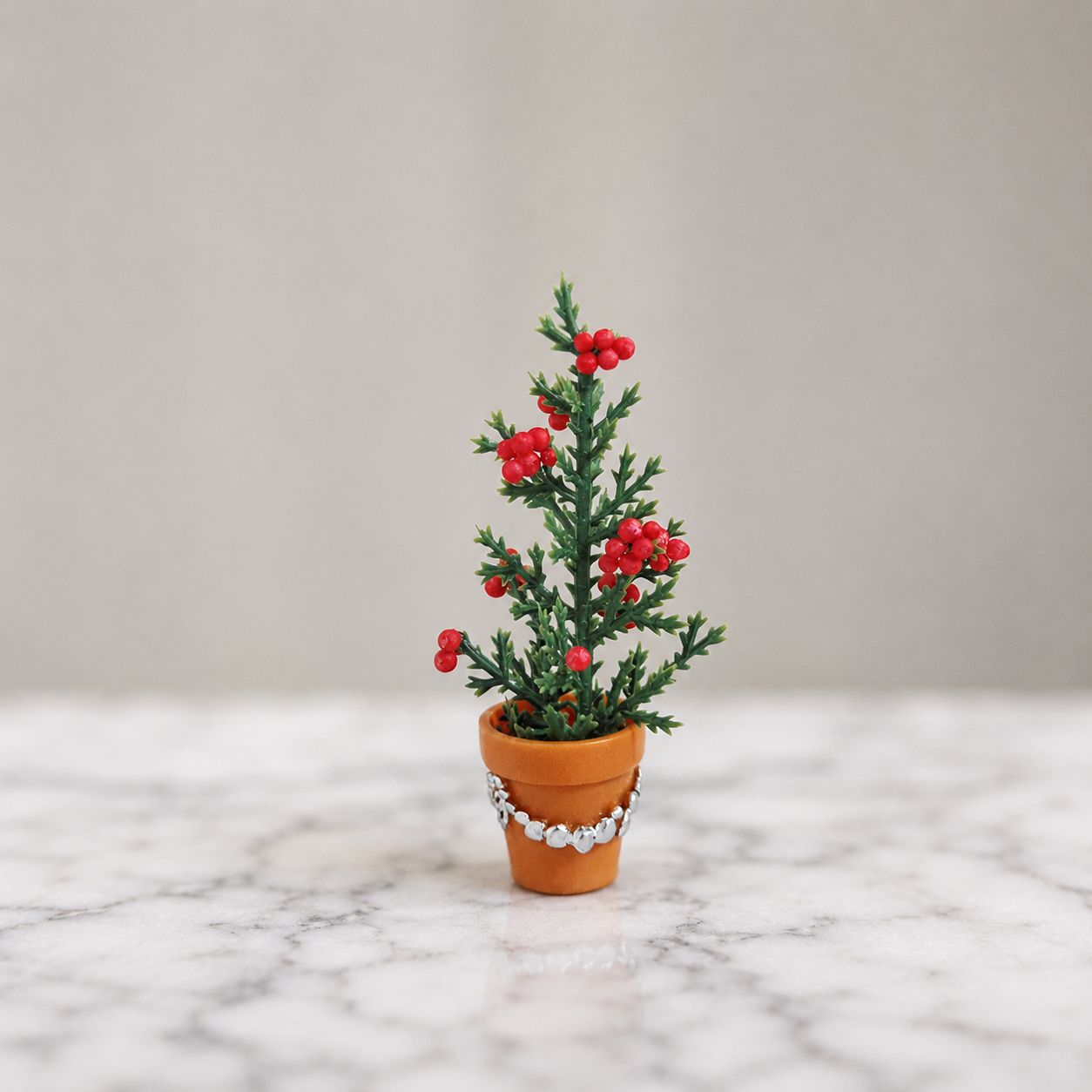 FDMINI Mini Christmas Tree in Terracotta Pot – 2 Styles Gold & Silver Beaded Miniature Potted Holiday Plant for 1:12 Dollhouse & Roombox