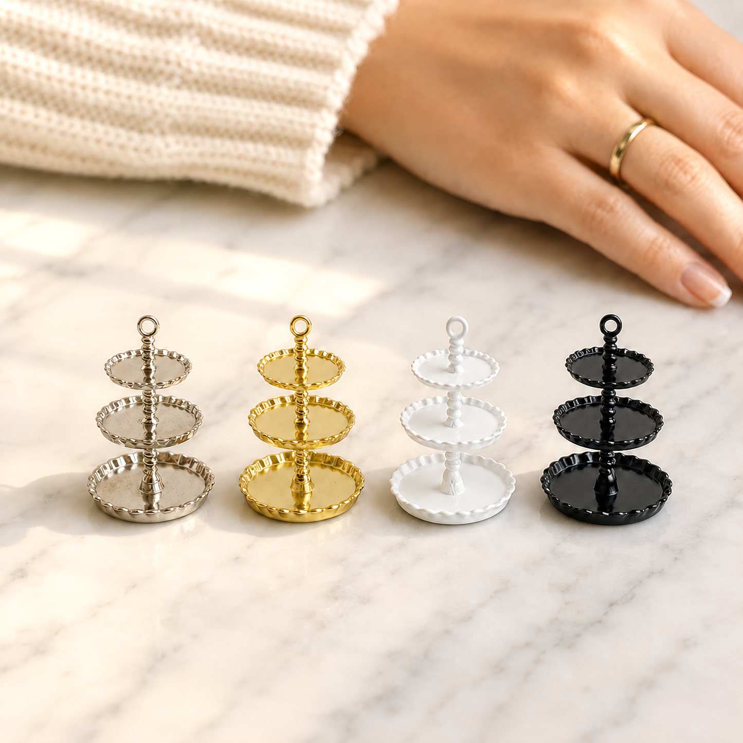 FDMINI Mini 3-Tier Cake Stand – 4 Colors Miniature Dessert Tower & Afternoon-Tea Stand for 1:12 Dollhouse & Diorama Scenes