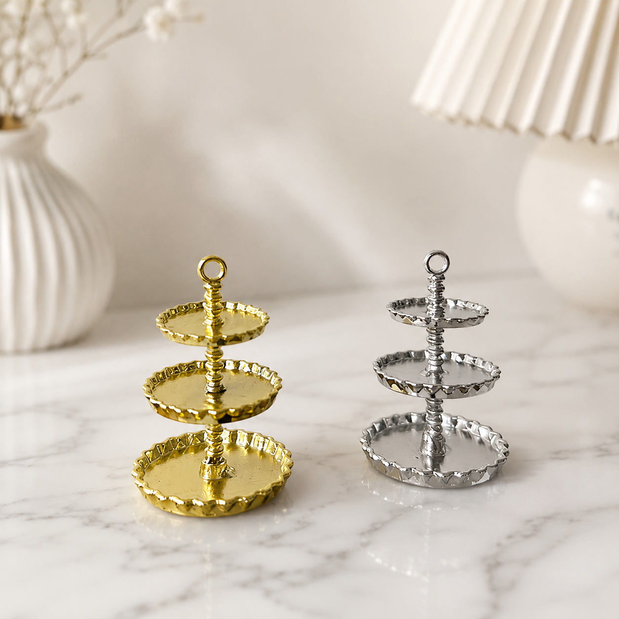 FDMINI Mini 3-Tier Cake Stand – 4 Colors Miniature Dessert Tower & Afternoon-Tea Stand for 1:12 Dollhouse & Diorama Scenes