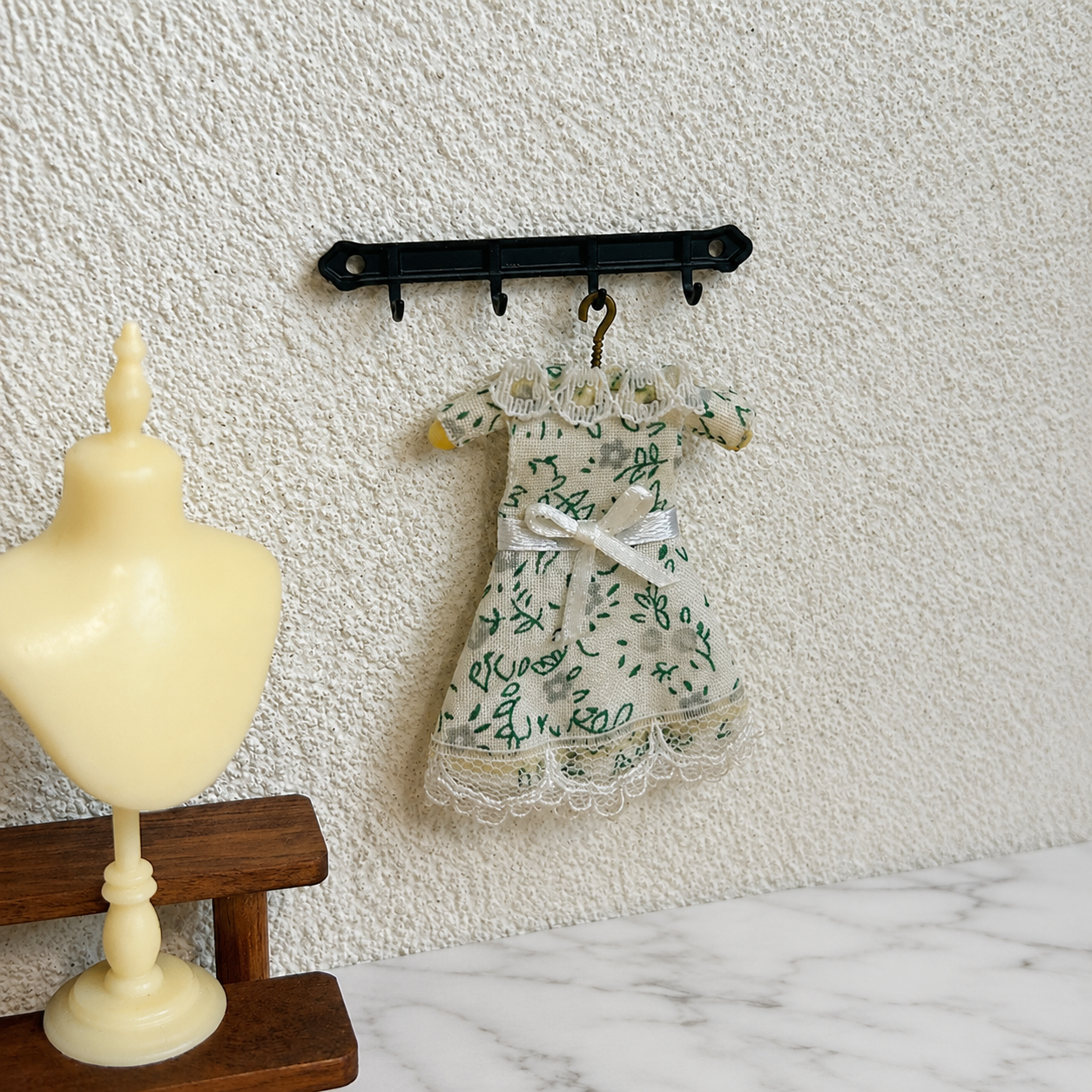 FDMINI Mini Floral Dress – 4 Prints Miniature Lace-Trim Doll Dress on Hanger for 1:12 Dollhouse Wardrobe & Diorama Scenes