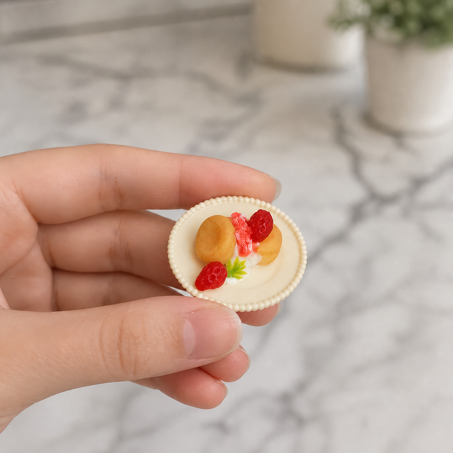 FDMINI Mini Waffle & Soufflé Pancake Plates – 2 Styles Realistic Miniature Dessert Food Props for 1:12 Scale Dollhouse Café & Afternoon Tea Scenes