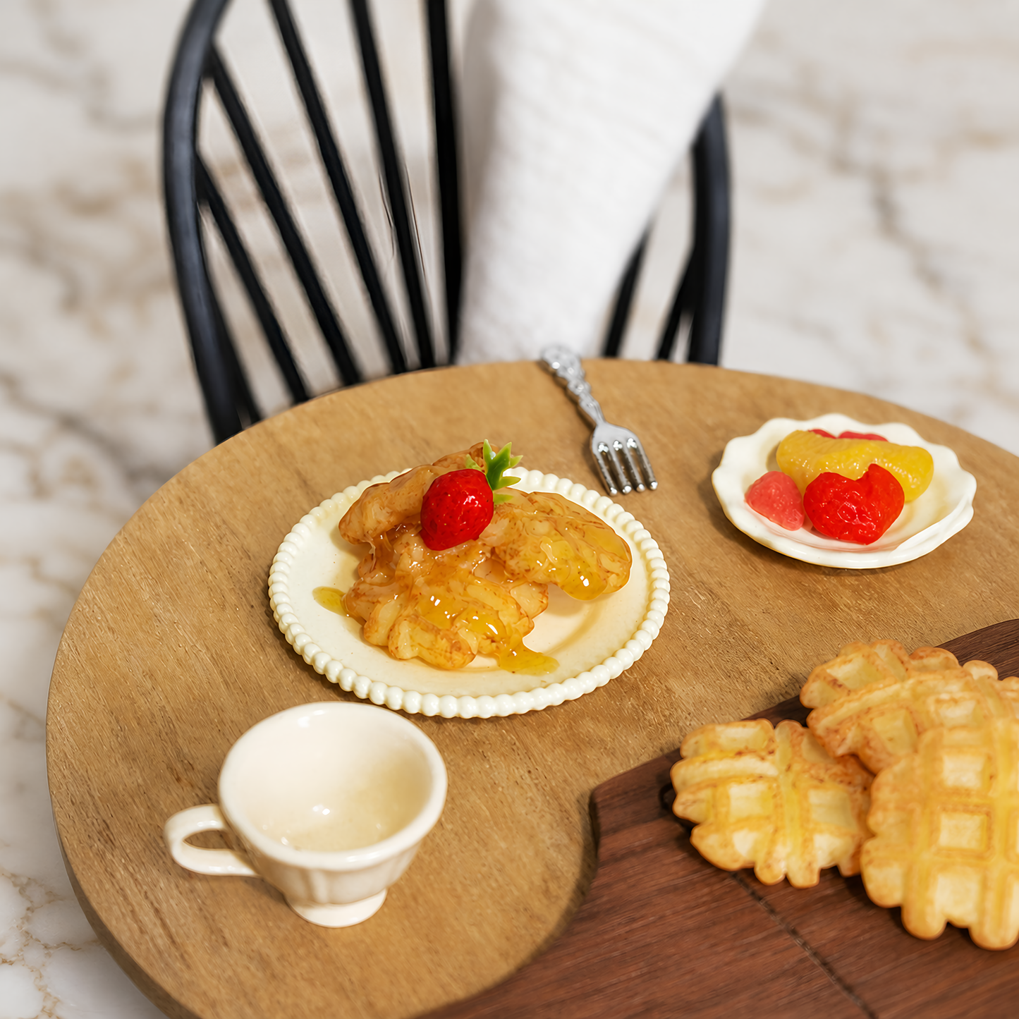 FDMINI Mini Waffle & Soufflé Pancake Plates – 2 Styles Realistic Miniature Dessert Food Props for 1:12 Scale Dollhouse Café & Afternoon Tea Scenes
