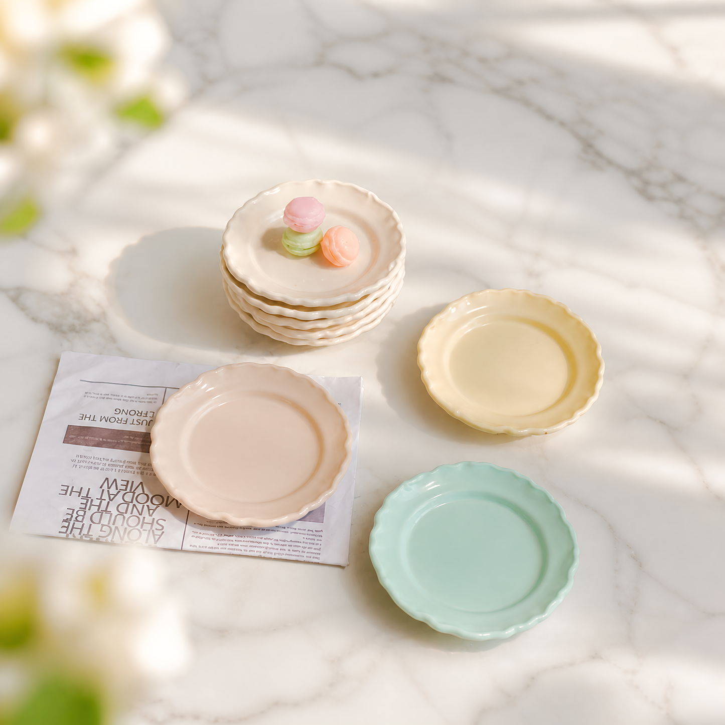 FDMINI Mini Scalloped Plate – 4 Colors Miniature Round Dessert Plate for 1:12 Dollhouse, Nordic Kitchen & Diorama Scenes