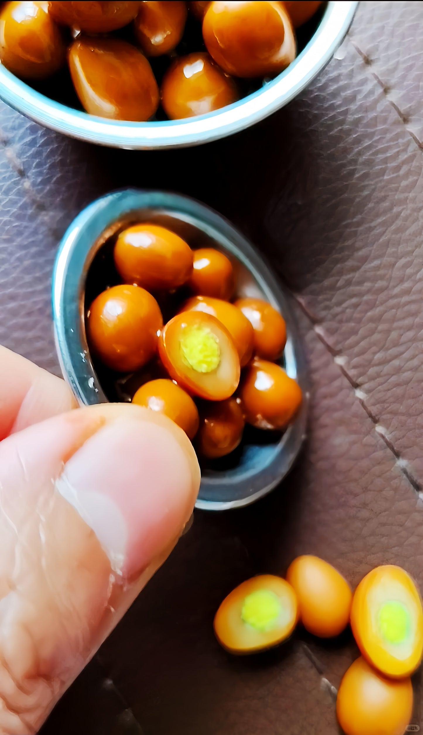 8Pcs Miniature Tea Egg Set – Hand-Sculpted 1:6 Scale Chinese Braised Tea Eggs, Whole and Halved with Glossy Shell and Cross-Section Yolk, Realistic Tiny Asian Street Food for Blythe & Barbie Dioramas, Resin Jewelry & Polymer Clay Food